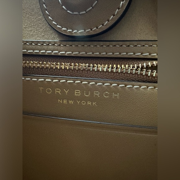 Tory Burch Brown and Tan Shoulder Bag with Gold Emblem🤎 - Picture 8 of 15